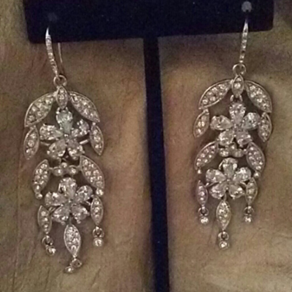 EXQUISITELY BEAUTIFUL CHANDELIER EARRINGS